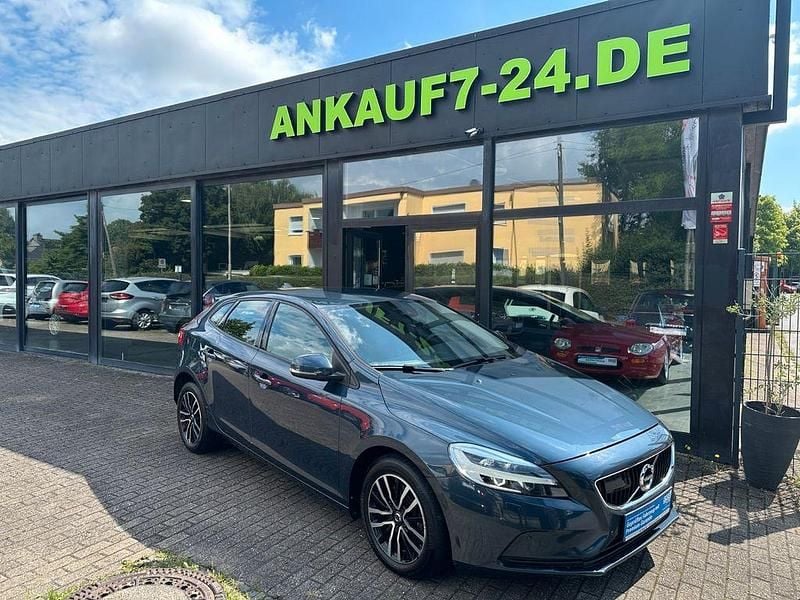 Blau Gebraucht 2016 Volvo V40 Momentum Limousine | 12.000 € (Fairer Preis) - Bild 1/4