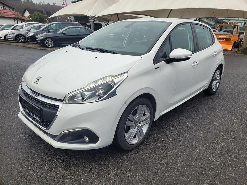 Gebraucht Peugeot 208 83 PS (61 kW) 2018 Weiß Kleinwagen