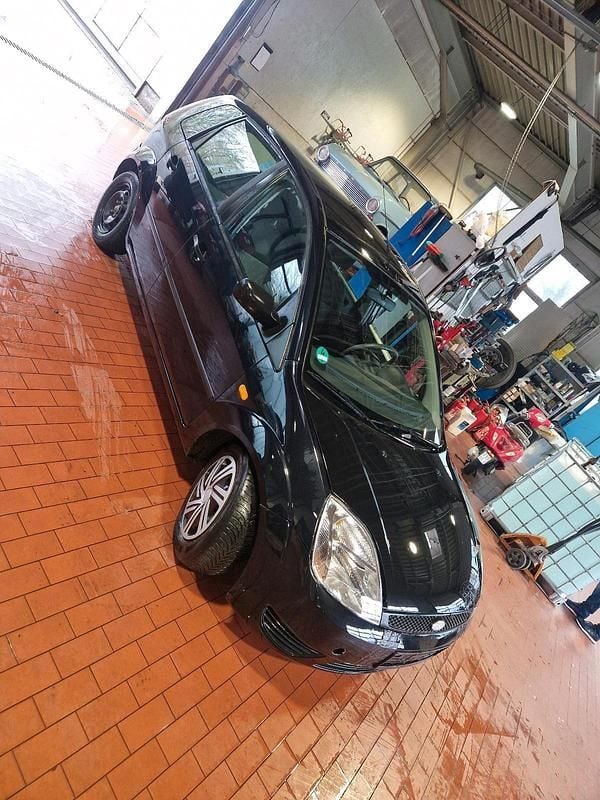 Gebraucht Ford Fiesta 69 PS (50 kW) 2004 Kleinwagen