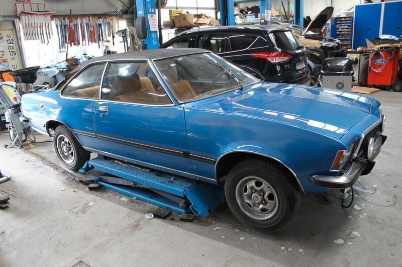 Blau Gebraucht 1977 Opel Commodore Coupé | 8.250 € - Bild 1/4