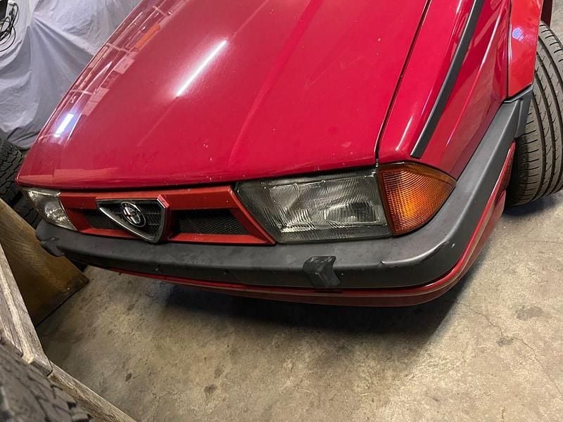 Gebraucht Alfa Romeo 75 145 PS (106 kW) 1990 Rot Limousine