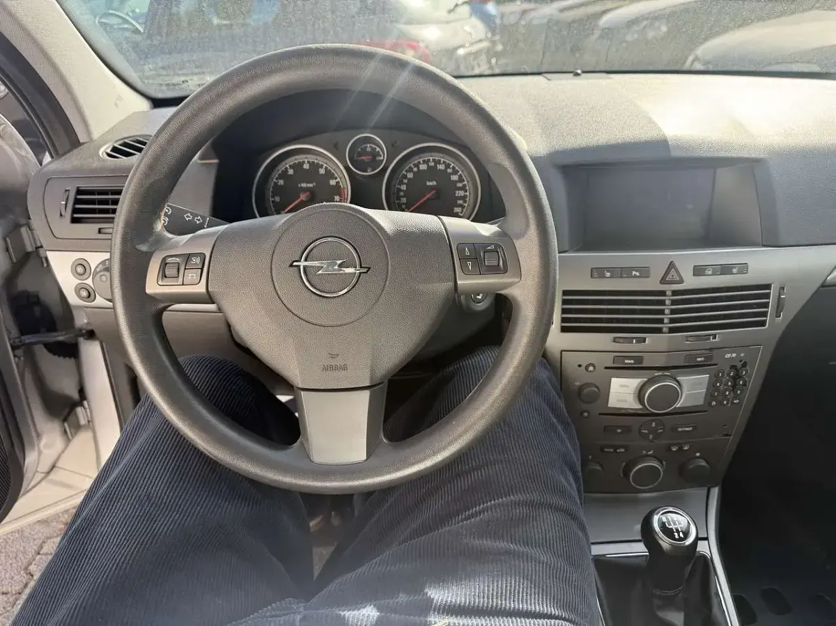 Gebraucht Opel Astra 140 PS (102 kW) 2006 Silber Limousine