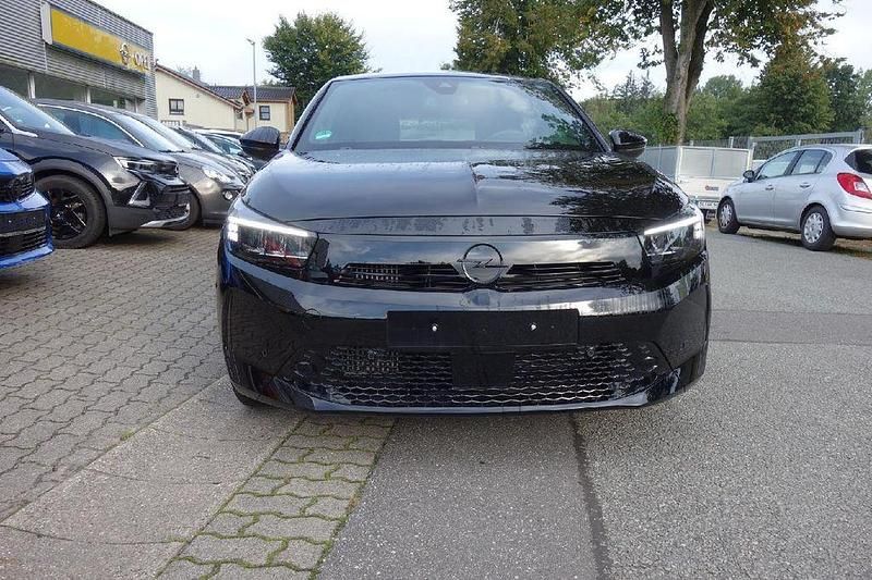 Gebraucht Opel Corsa 101 PS (74 kW) 2024 Lackierung schwarz perla nera/ Limousine