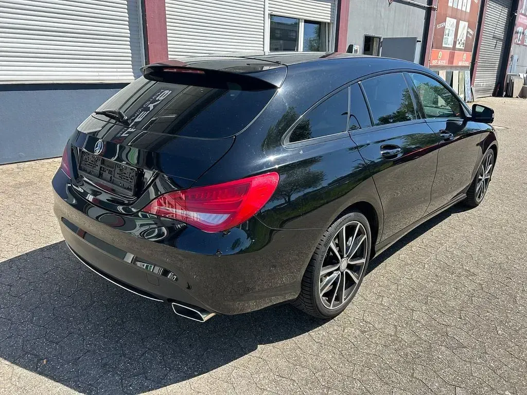 Gebraucht Mercedes CLA180 122 PS (89 kW) 2015 Schwarz Limousine