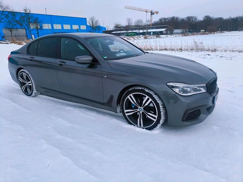 Gebraucht BMW 730 265 PS (194 kW) 2016 Grau Limousine