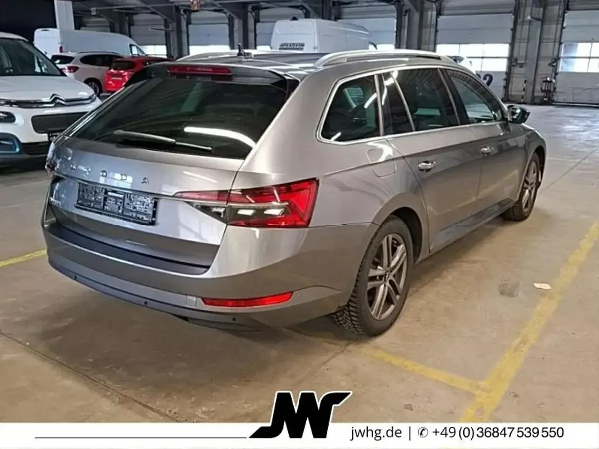 Gebraucht Skoda Superb Premium Edition 200 PS (147 kW) 2023 Graphitegrau metallic Kombi