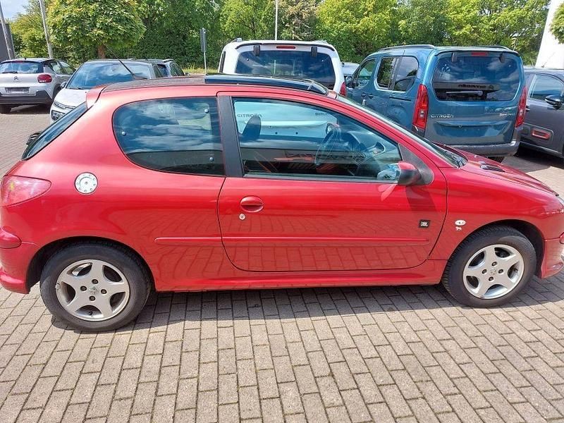 Rot Gebraucht 2006 Peugeot 206 Kleinwagen | 1.299 € (Fairer Preis) - Bild 1/4