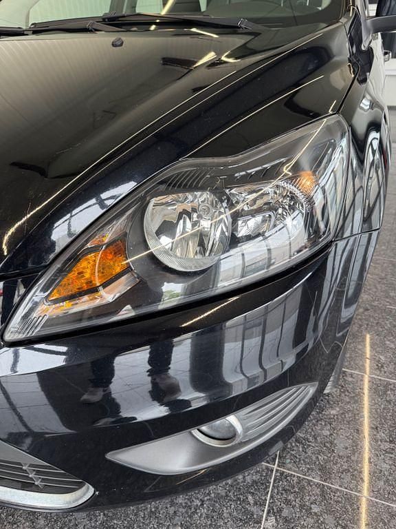 Używany Ford Focus Titanium 109 KM (80 kW) 2010 Czarny Sedan/Limuzyna