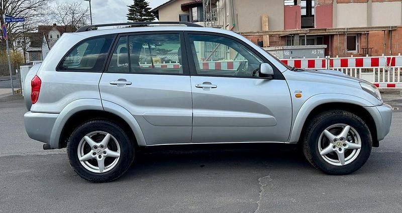 Gebraucht Toyota RAV4 116 PS (85 kW) 2003 Silber SUV