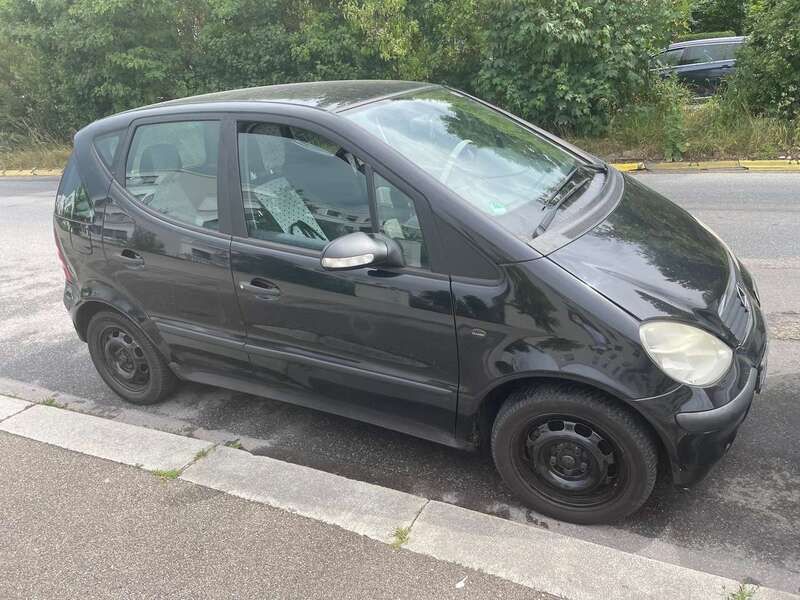 Schwarz Gebraucht 2003 Mercedes A140 Classic Limousine | 500 € (Superpreis) - Bild 1/4
