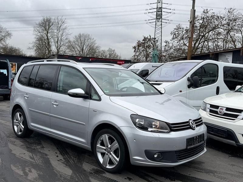 Gebraucht VW Touran Life 105 PS (77 kW) 2014 Silber Van / Kleinbus