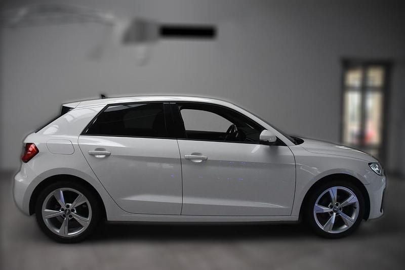 Weiß Gebraucht 2022 Audi A1 Sportback Comfort Kleinwagen | 20.320 € (Guter Preis) - Bild 1/4