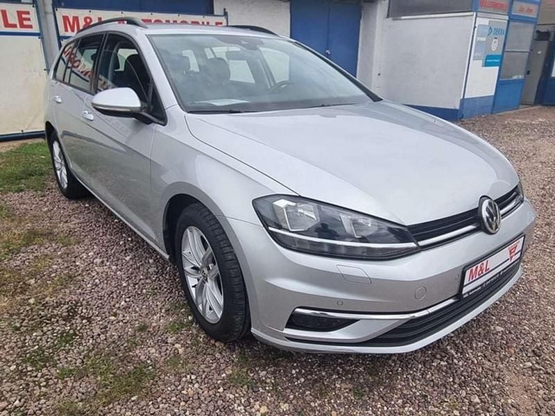 Grau Gebraucht 2019 VW Golf VII Comfortline Kombi | 14.485 € (Fairer Preis) - Bild 1/3