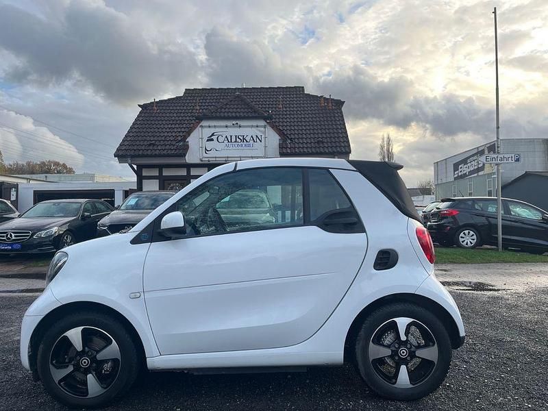 Weiß Gebraucht 2023 Smart ForTwo Electric Drive Cabrio | 14.200 € (Superpreis) - Bild 1/4