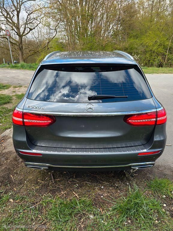 Gebraucht Mercedes E220 194 PS (142 kW) 2016 Schwarz Limousine