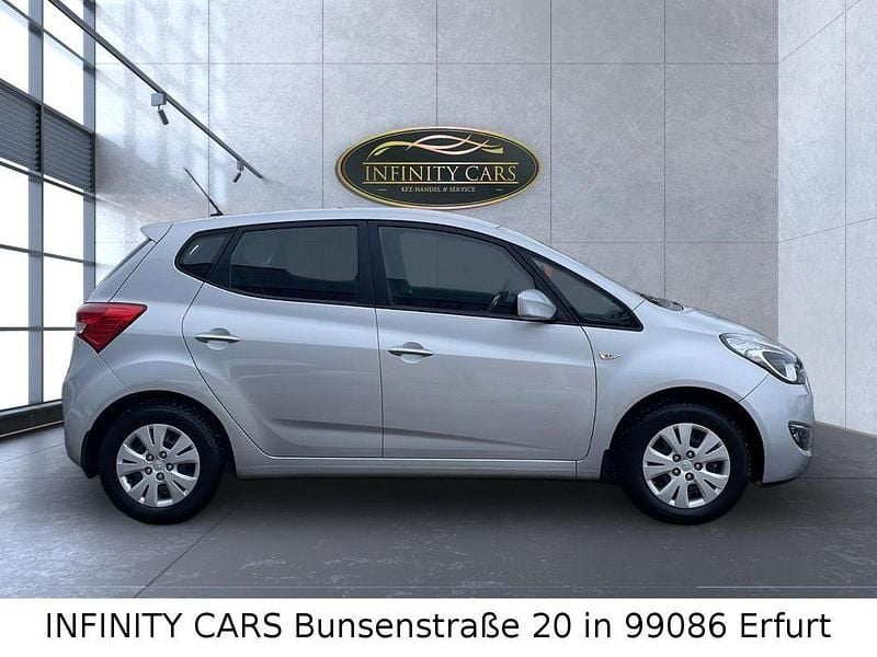Gebraucht Hyundai ix20 Classic 90 PS (66 kW) 2014 Silber Kleinwagen