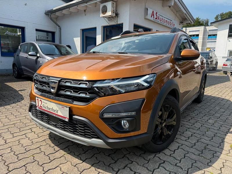 Orange Gebraucht 2021 Dacia Sandero Stepway Kleinwagen | 12.649 € (Etwas zu teuer) - Bild 1/4