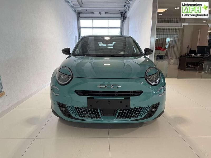 Neu Fiat 600 La Prima 110 PS (80 kW) 2026 636 cappuccino beige SUV