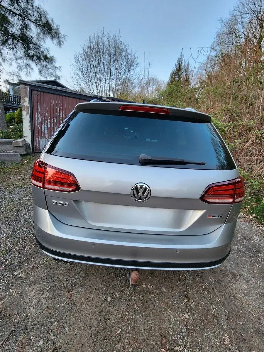 Gebraucht VW Golf Alltrack 184 PS (135 kW) 2017 Grau Kombi