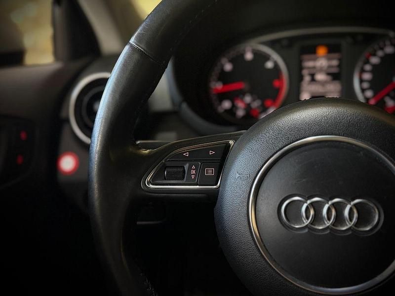 Gebraucht Audi A1 Attraction 90 PS (66 kW) 2012 Blau Kleinwagen