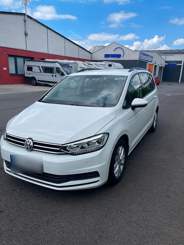 Gebraucht VW Touran 116 PS (85 kW) 2018 Weiß Van / Kleinbus