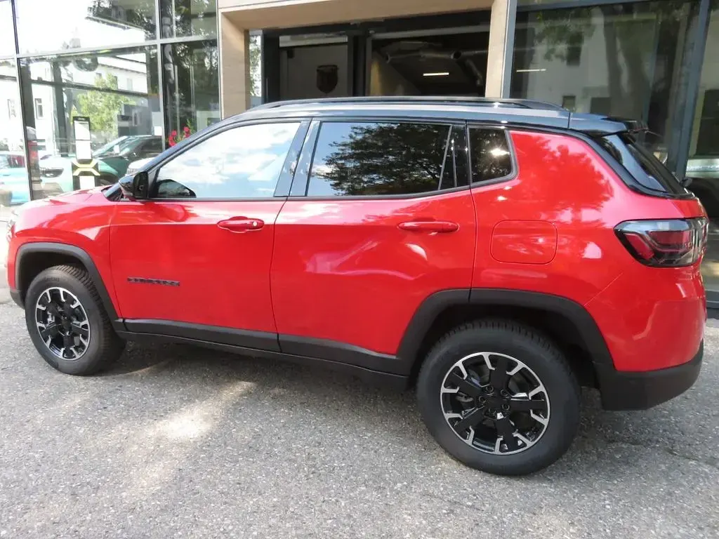 Usado Jeep Compass 179 HP (131 kW) 2023 Vermelho SUV