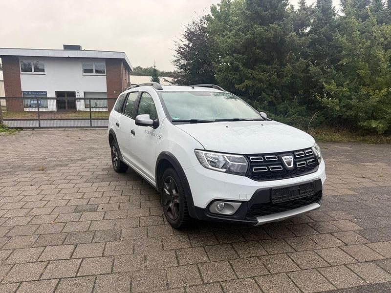 Weiß Gebraucht 2018 Dacia Logan MCV Celebration Kombi | 4.700 € (Guter Preis) - Bild 1/4