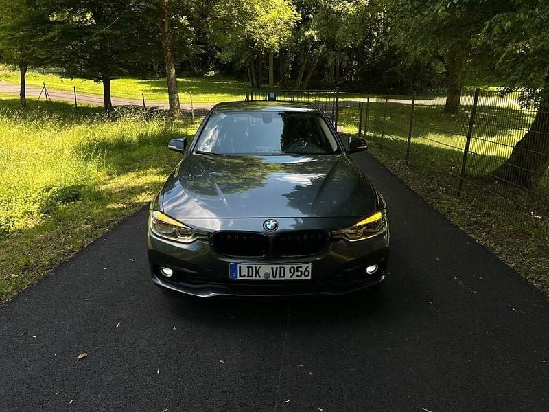 Grau Gebraucht 2016 BMW 320 Kombi | 8.800 € (Etwas zu teuer) - Bild 1/4