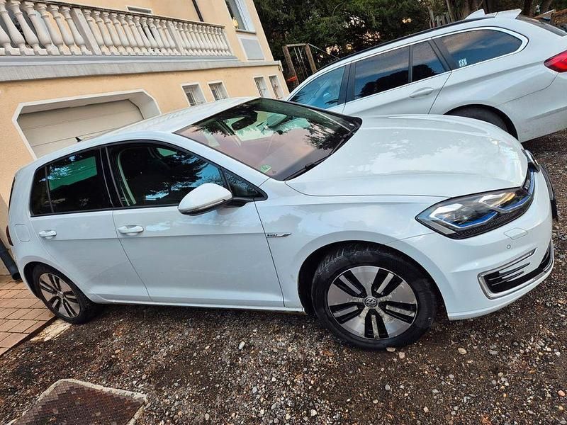 Weiß Gebraucht 2017 VW e-Golf Kleinwagen | 15.300 € (Teuer) - Bild 1/4