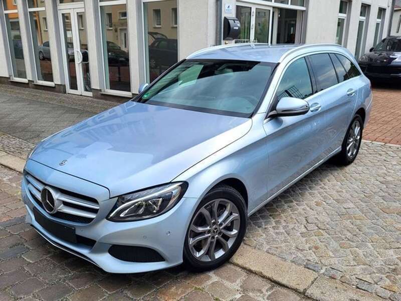Diamantsilber metallic Gebraucht 2018 Mercedes C250 Edition Kombi | 23.900 € (Etwas zu teuer) - Bild 1/4