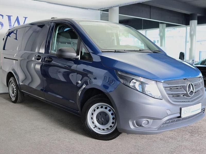 Blau Gebraucht 2020 Mercedes Vito Van / Kleinbus | 13.980 € (Guter Preis) - Bild 1/4