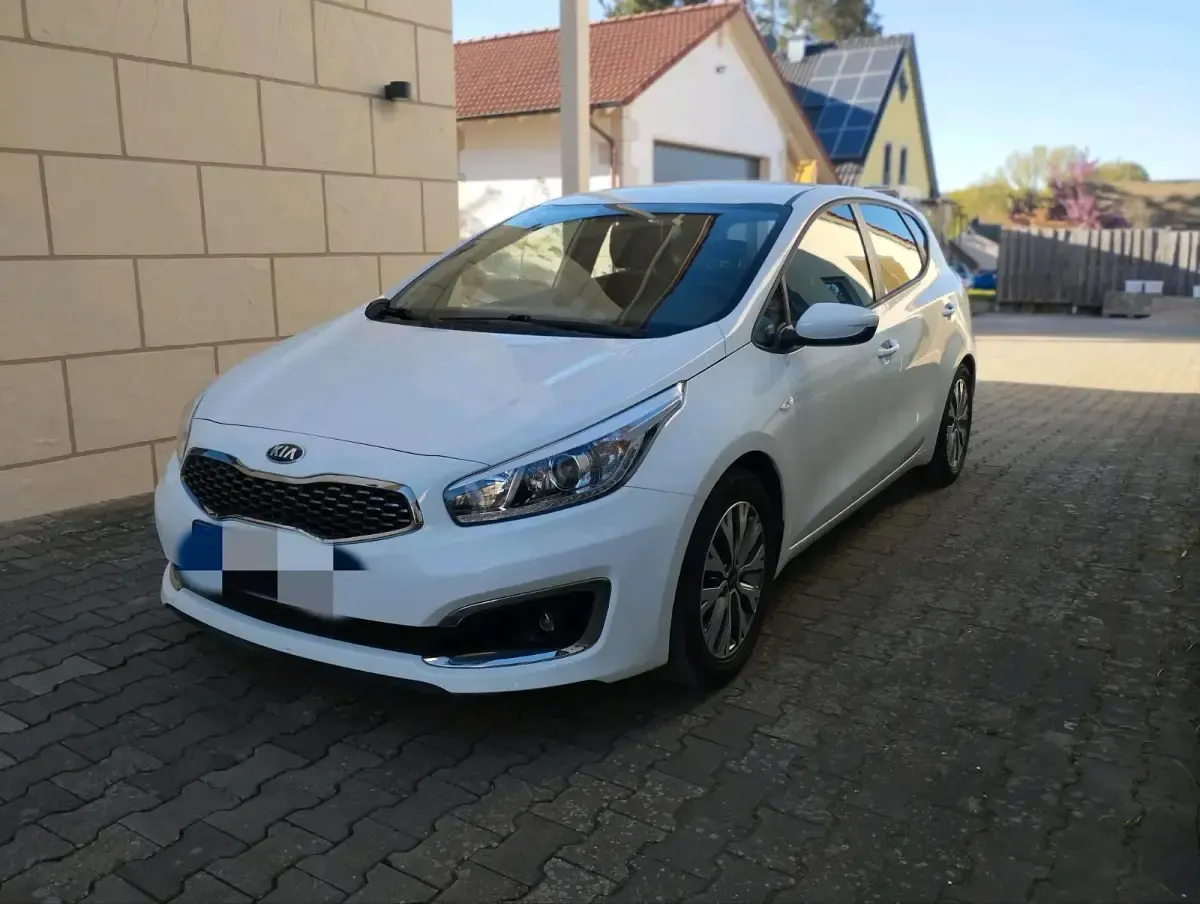 Second-hand Kia Ceed 99 CP (72 kW) 2017 Alb Hatchback