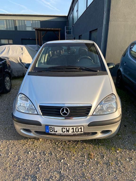 Schwarz Gebraucht 2002 Mercedes A170 Avantgarde Van / Kleinbus | 999 € (Fairer Preis) - Bild 1/4