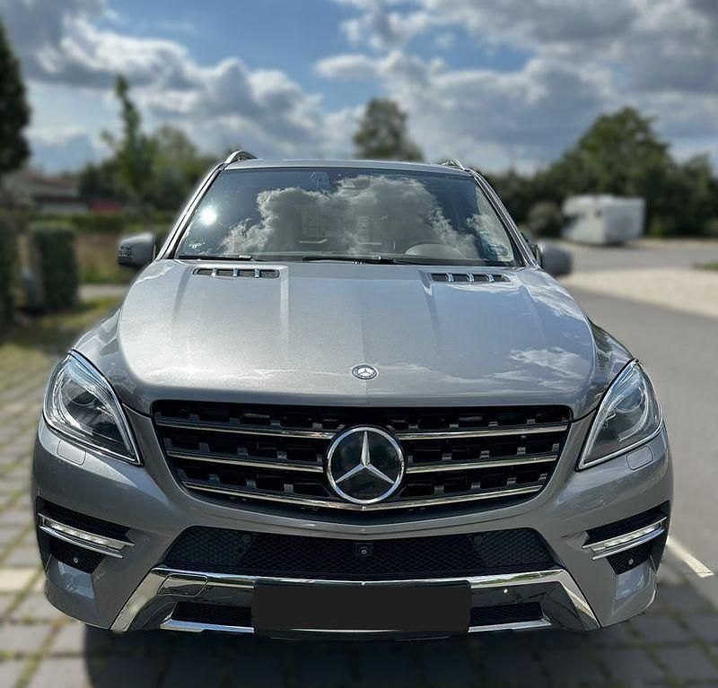 Grau Gebraucht 2013 Mercedes ML350 AMG SUV | 29.000 € (Teuer) - Bild 1/4