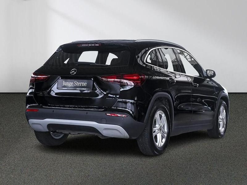 Gebraucht Mercedes GLA200 163 PS (119 kW) 2024 Schwarz SUV