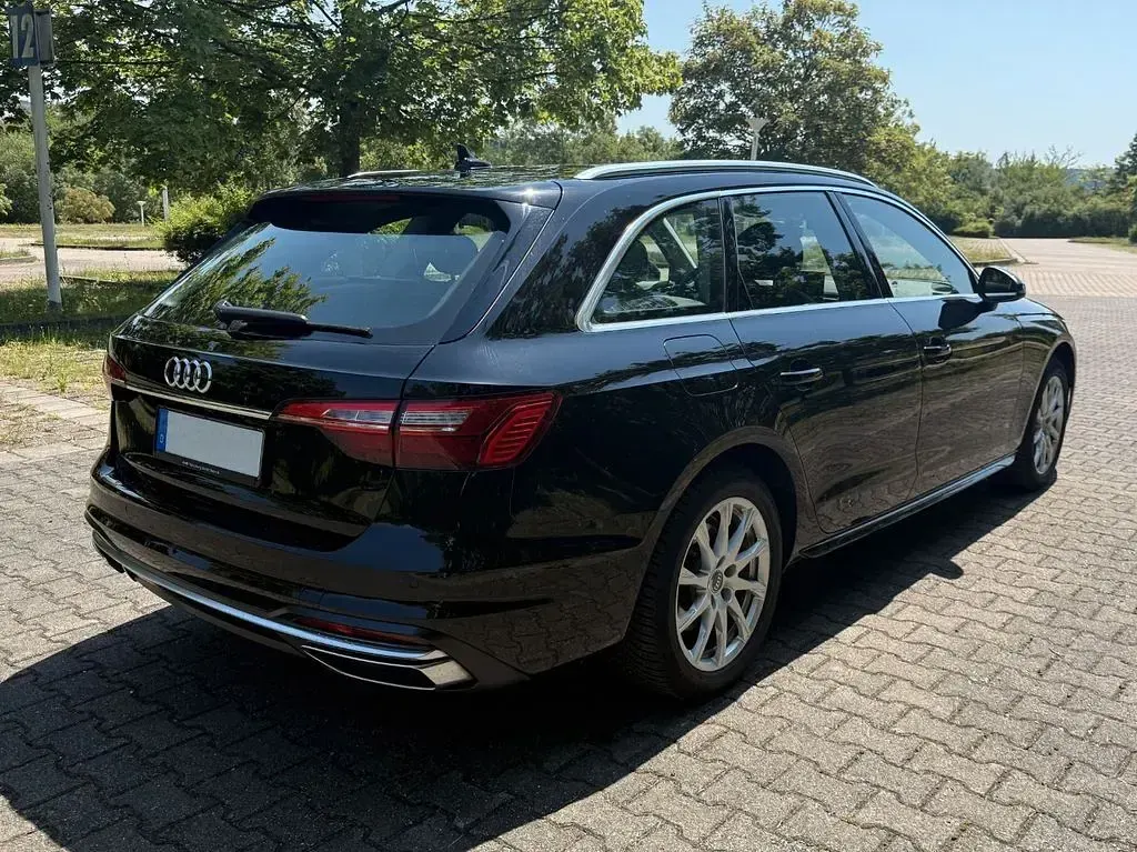 Gebraucht Audi A4 Advanced 163 PS (119 kW) 2020 Schwarz Kombi