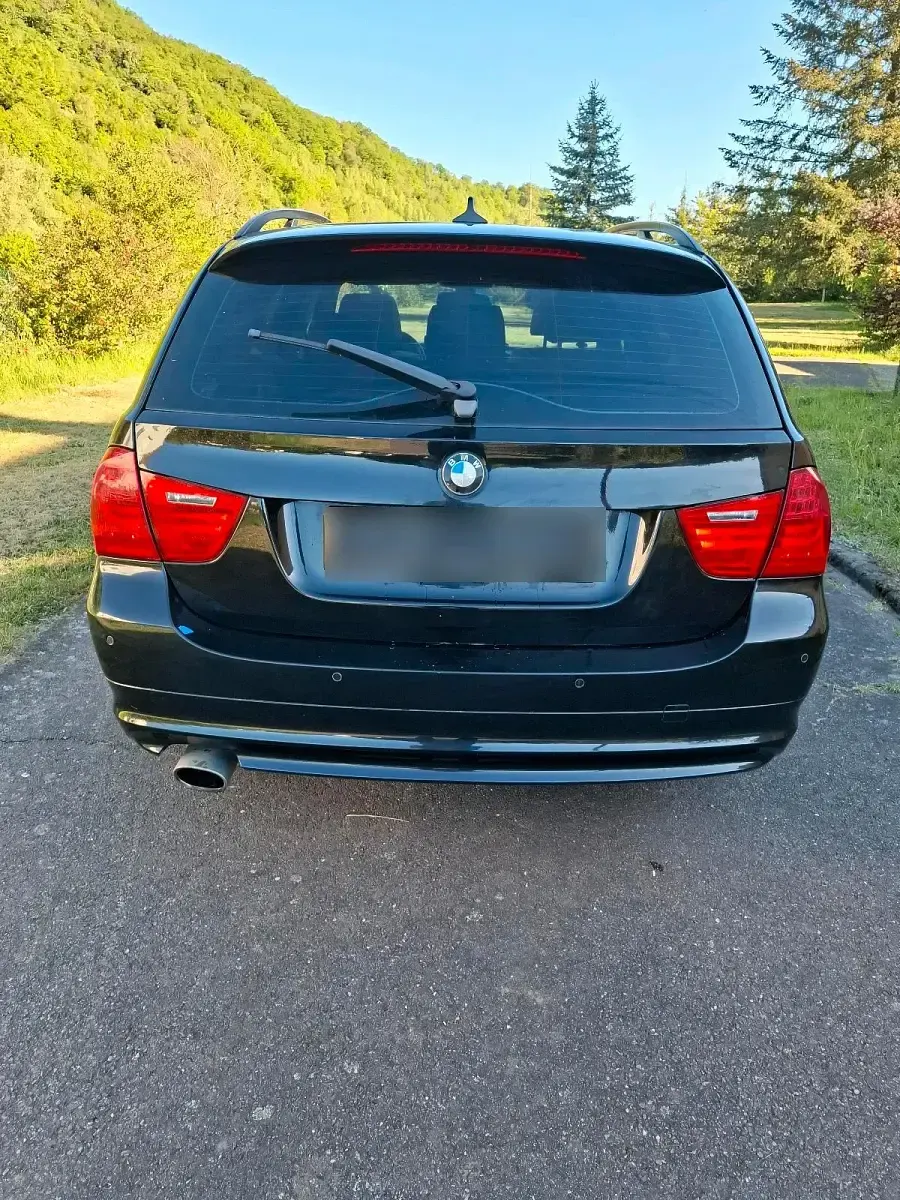 Gebraucht BMW 320 177 PS (130 kW) 2008 Schwarz Kombi