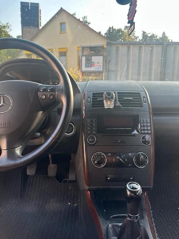 Schwarz Gebraucht 2005 Mercedes A200 Elegance Limousine | 1.200 € (Fairer Preis) - Bild 1/4