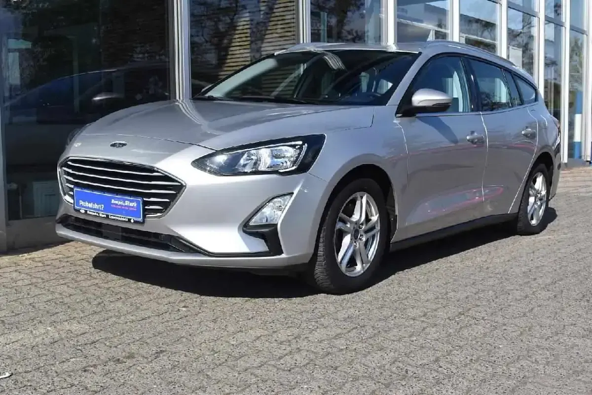 Używany Ford Focus Cool & Connect 101 KM (74 kW) 2019 Srebrny Kombi