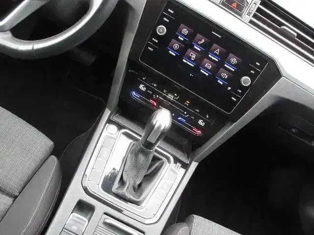 Gebraucht VW Passat 150 PS (110 kW) 2021 Silber Kombi