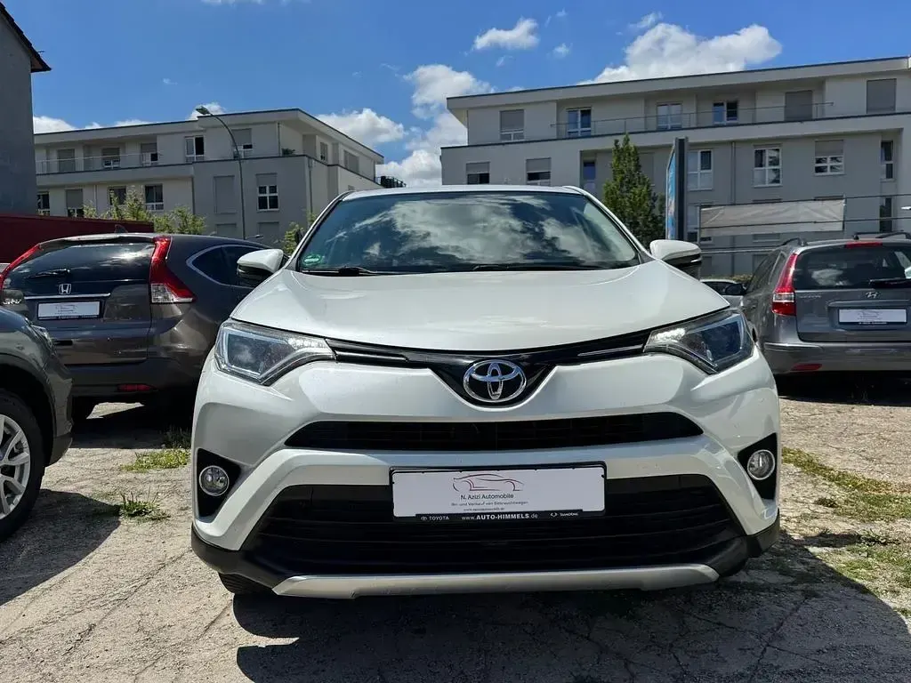 Gebraucht Toyota RAV4 Edition 143 PS (105 kW) 2016 Weiß SUV