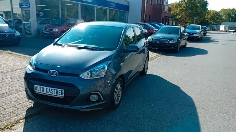 Grau Gebraucht 2016 Hyundai i10 Passion Kleinwagen | 7.999 € (Fairer Preis) - Bild 1/4
