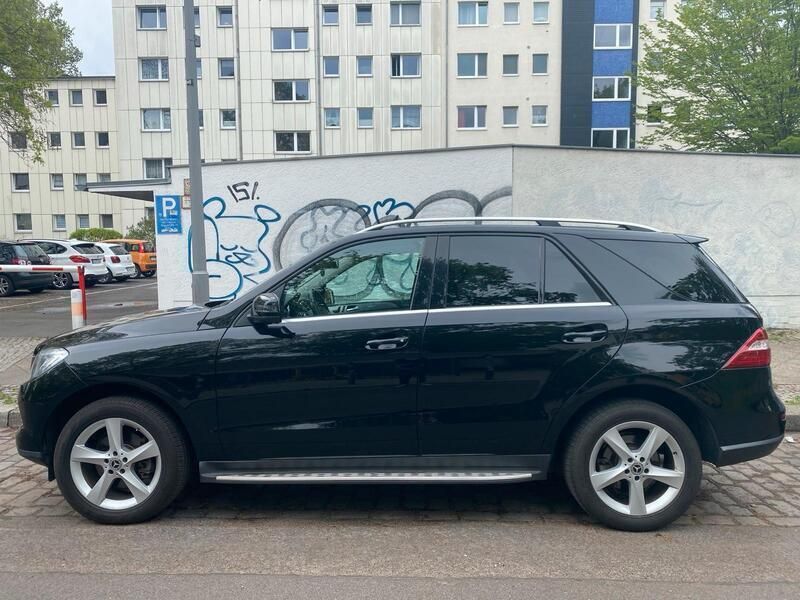 Schwarz Gebraucht 2013 Mercedes ML250 SUV | 18.900 € (Fairer Preis) - Bild 1/4