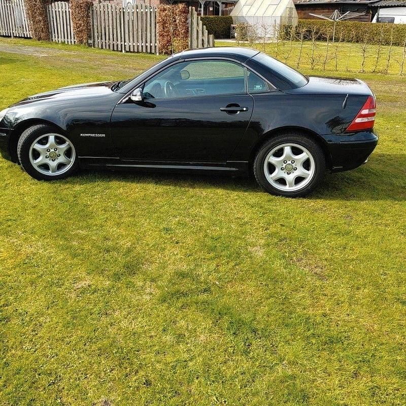 Second-hand Mercedes SLK200 163 CP (119 kW) 2001 Negru Cabrio