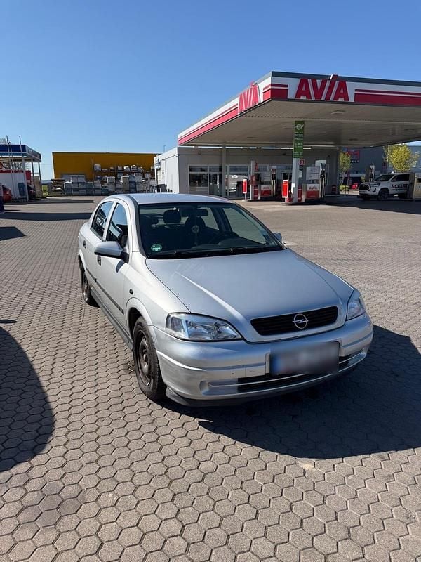 Gebraucht Opel Astra 75 PS (55 kW) 1998 Silber Limousine