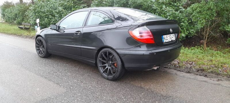 Schwarz Gebraucht 2003 Mercedes C180 Coupé | 2.600 € (Etwas zu teuer) - Bild 1/4