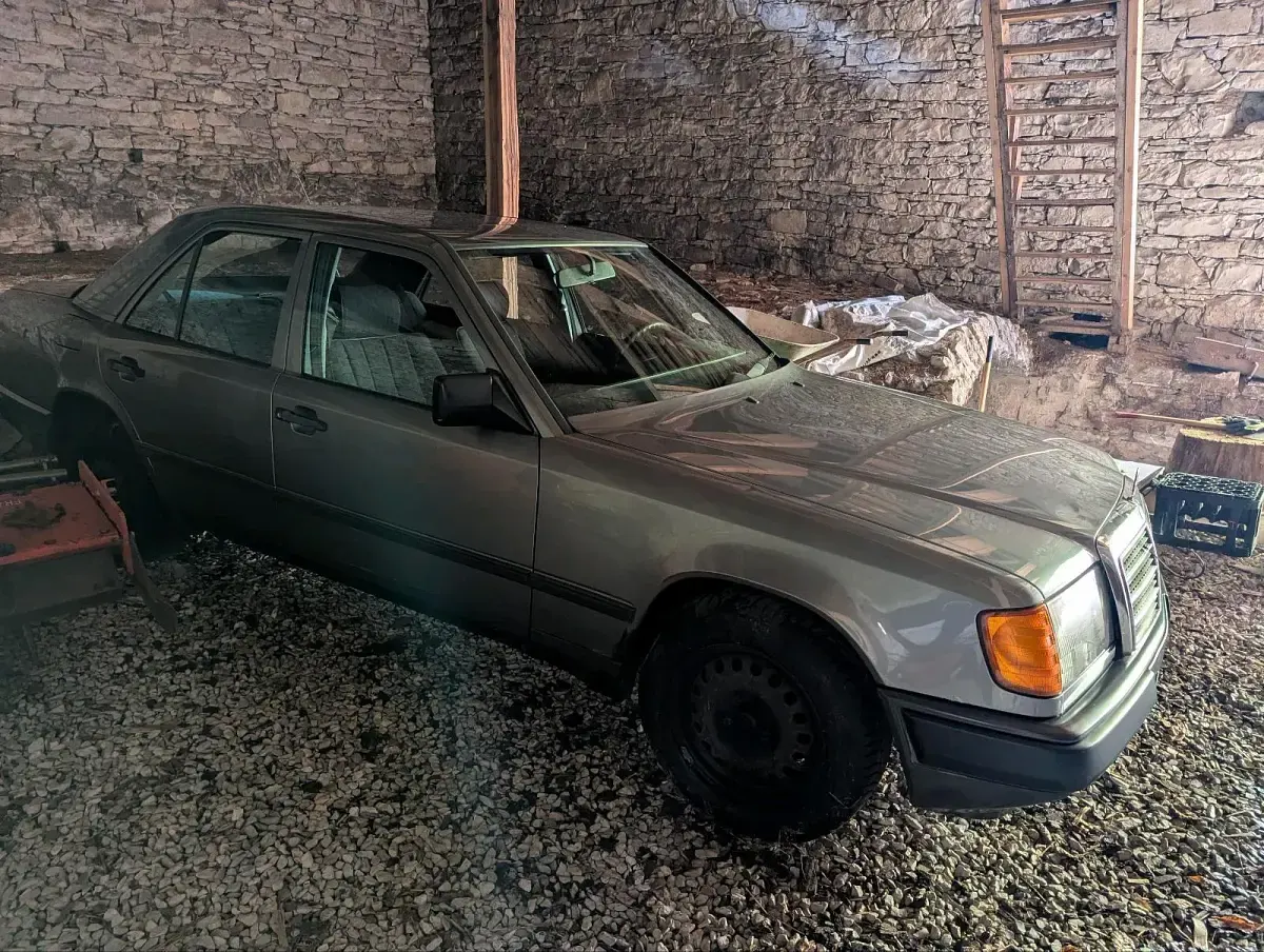 Gebraucht Mercedes 230 132 PS (97 kW) 1988 Grau Limousine