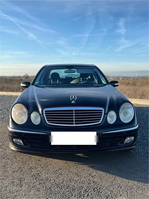 Schwarz Gebraucht 2002 Mercedes E320 Limousine | 3.000 € (Guter Preis) - Bild 1/4