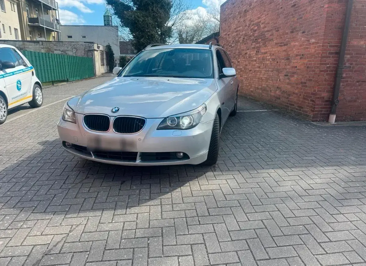 Gebraucht BMW 525 177 PS (130 kW) 2005 Silber Kombi