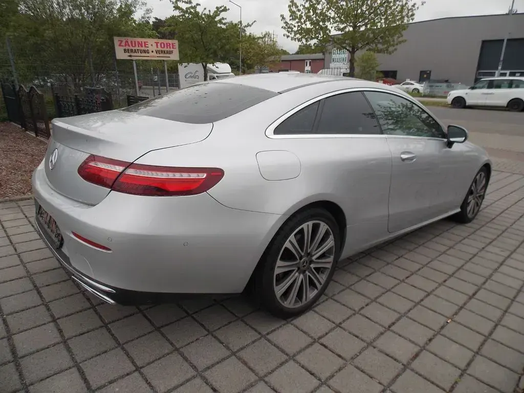Gebraucht Mercedes E200 Avantgarde 184 PS (135 kW) 2018 Iridiumsilber Coupé